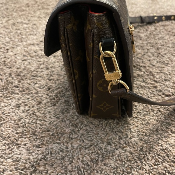 Louis Vuitton Pochette Metis World Tour Edition - Picture 8 of 10